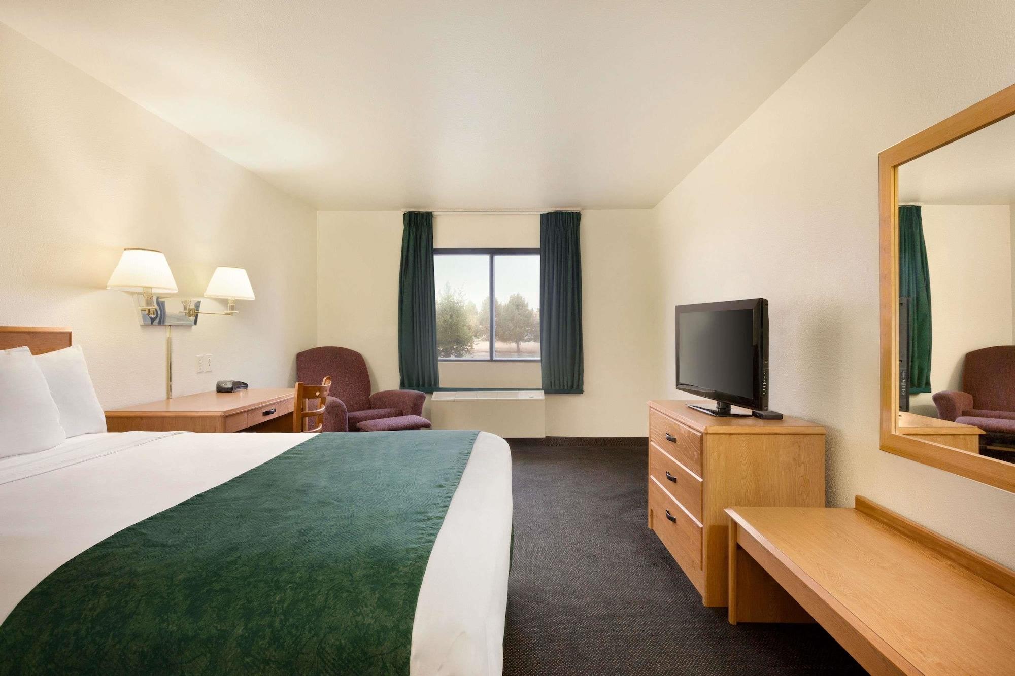 Travelodge By Wyndham אלפיין מראה חיצוני תמונה