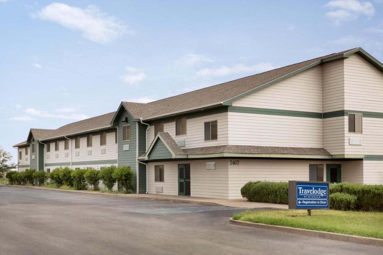 Travelodge By Wyndham אלפיין מראה חיצוני תמונה