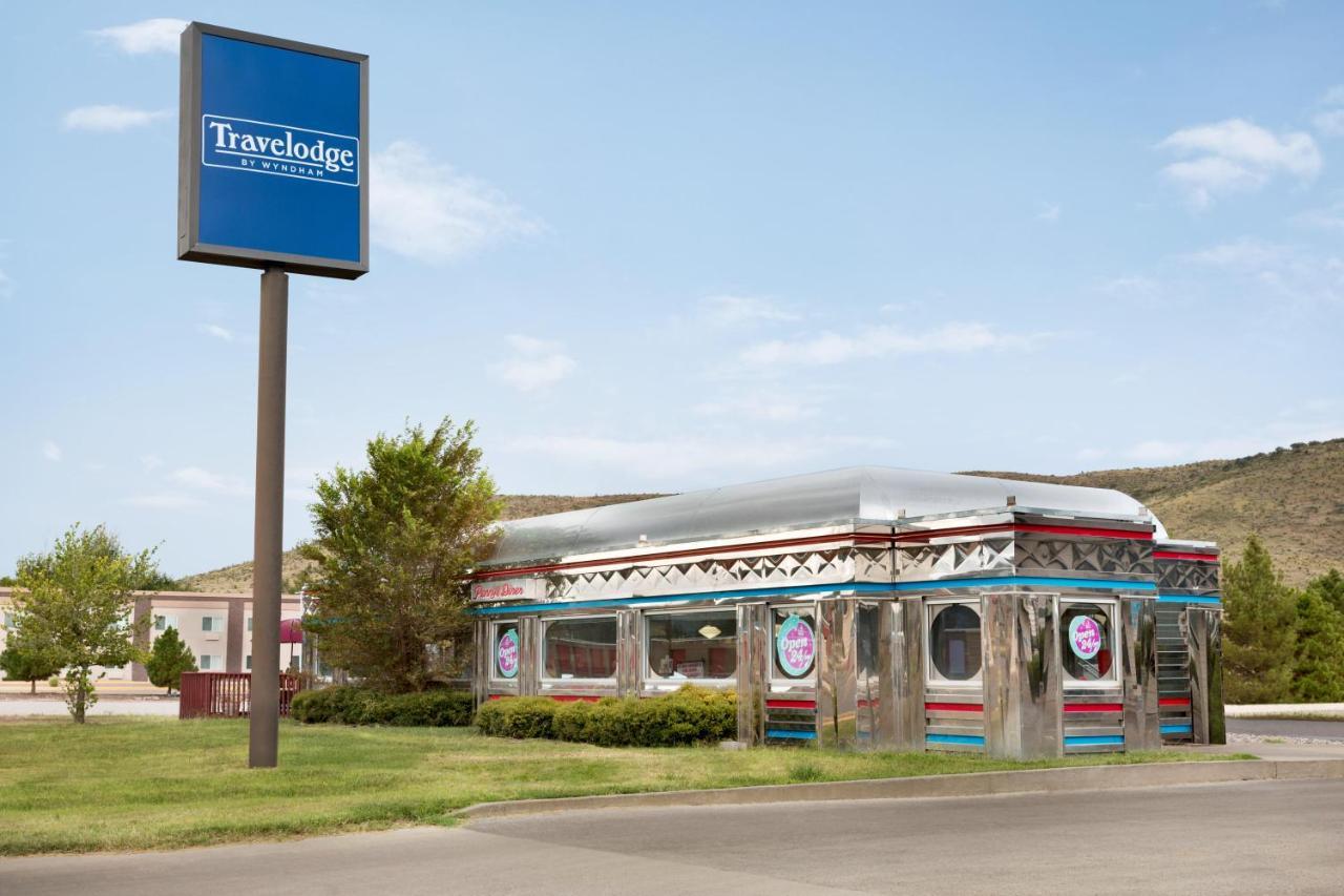 Travelodge By Wyndham אלפיין מראה חיצוני תמונה