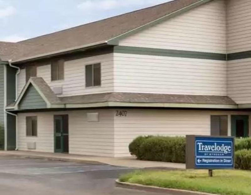 Travelodge By Wyndham אלפיין מראה חיצוני תמונה